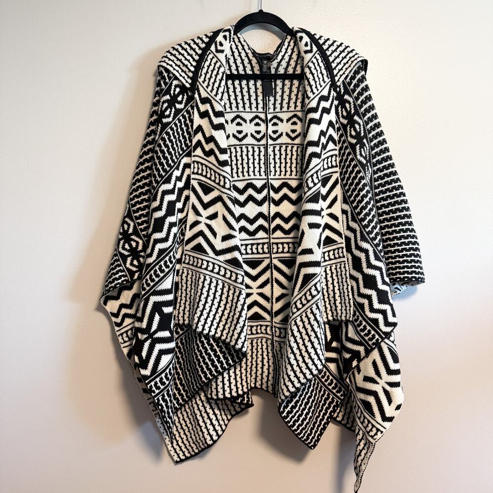 White House Black Market Boho Geo Hooded Knit Poncho Black White Size XSP/SP - Picture 3 of 11